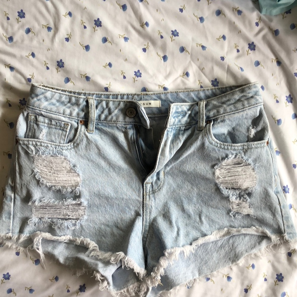 Worn once Pacsun juniors cut off Jean shorts
